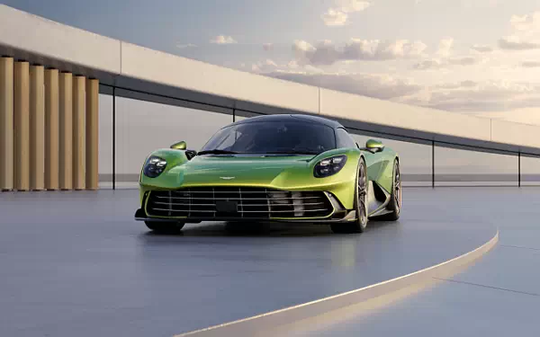   Aston Martin Valhalla - 2025