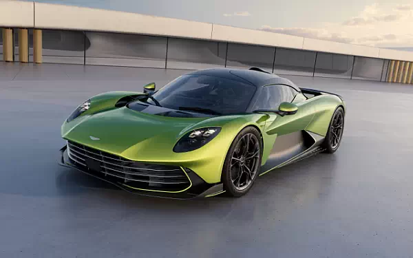   Aston Martin Valhalla - 2025