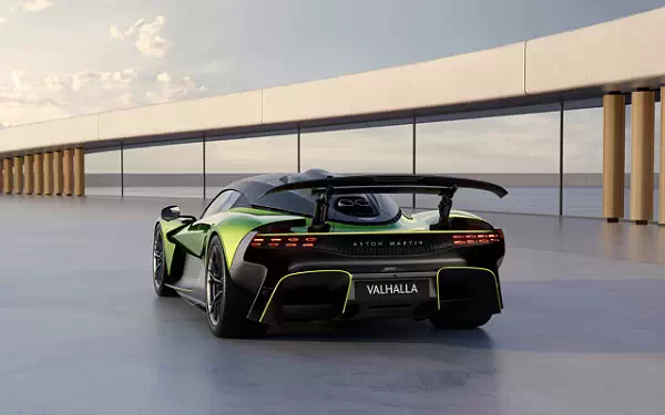   Aston Martin Valhalla - 2025