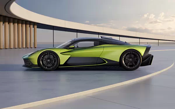   Aston Martin Valhalla - 2025