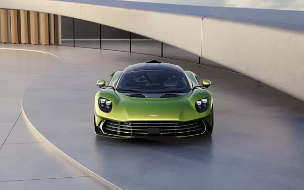   Aston Martin Valhalla - 2025