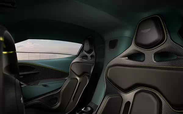   Aston Martin Valhalla - 2025