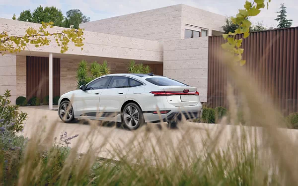   Audi A6 Sportback e-tron US-spec - 2025