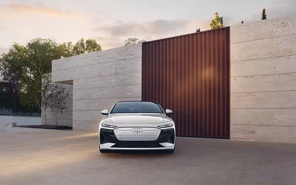   Audi A6 Sportback e-tron US-spec - 2025