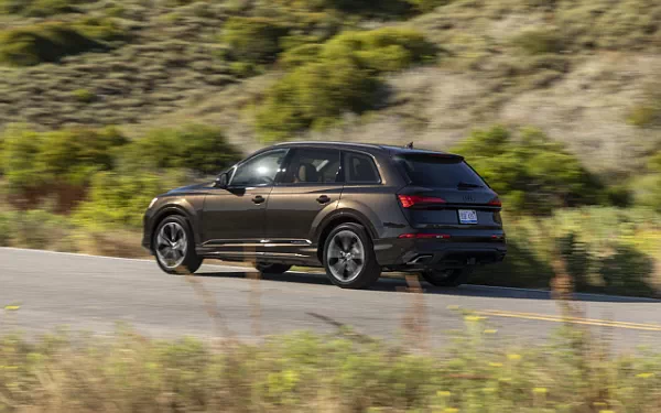   Audi Q7 55 TFSI quattro (Tamarind Brown Metallic) US-spec - 2025