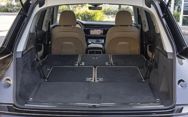   Audi Q7 55 TFSI quattro (Tamarind Brown Metallic) US-spec - 2025