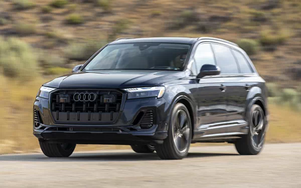  Audi Q7 55 TFSI quattro (Waitomo Blue Metallic) US-spec - 2025