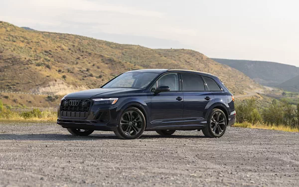   Audi Q7 55 TFSI quattro (Waitomo Blue Metallic) US-spec - 2025