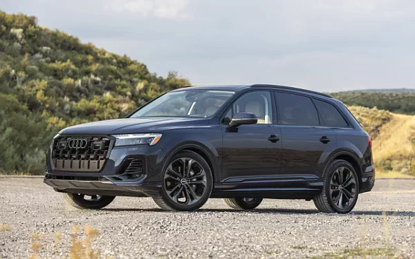   Audi Q7 55 TFSI quattro (Waitomo Blue Metallic) US-spec - 2025