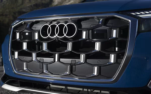   Audi SQ7 TFSI (Ascari Blue Metallic) US-spec - 2025