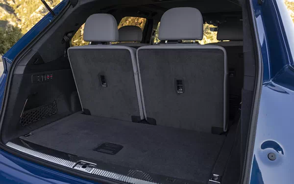   Audi SQ7 TFSI (Ascari Blue Metallic) US-spec - 2025