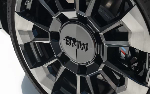   BMW XM (Black) - 2023