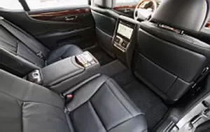   Lexus LS 460 L AWD CA-spec - 2010