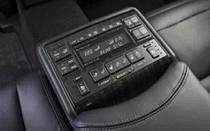   Lexus LS 600h L CA-spec - 2013