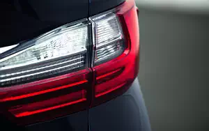   Lexus ES 300h US-spec - 2015