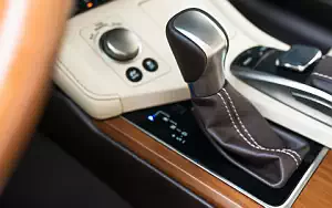   Lexus ES 300h US-spec - 2015