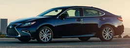 Lexus ES 300h US-spec - 2015