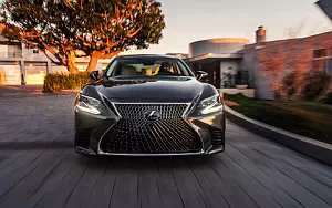   Lexus LS 500 US-spec - 2017