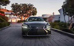   Lexus LS 500 US-spec - 2017
