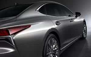   Lexus LS 500 US-spec - 2017