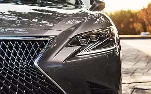   Lexus LS 500 US-spec - 2017