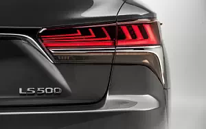   Lexus LS 500 US-spec - 2017