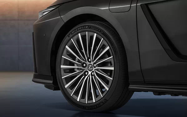   Lexus ES 350e - 2025