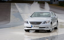   Lexus LS600h - 2007