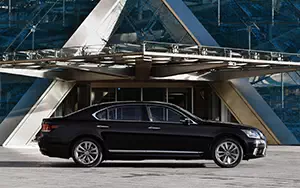   Lexus LS460L AWD - 2012