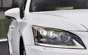   Lexus LS600h F Sport - 2012