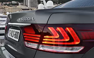   Lexus LS600h L - 2012