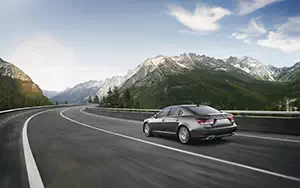   Lexus LS600h - 2012