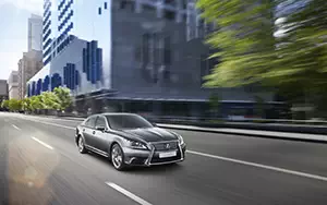   Lexus LS600h - 2012