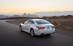   Lexus LS 500h AWD (Sonic White) - 2017