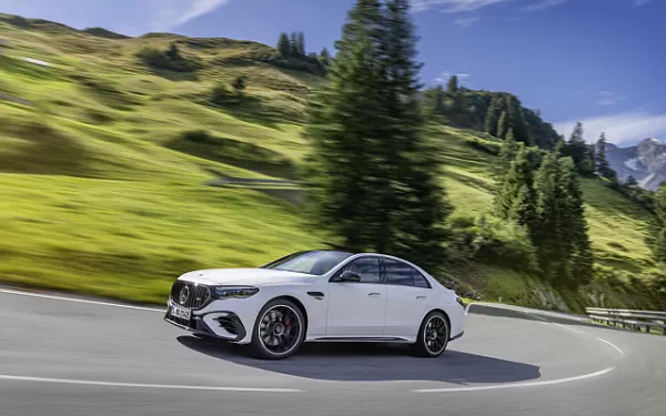   Mercedes-AMG E 53 HYBRID 4MATIC+ - 2024