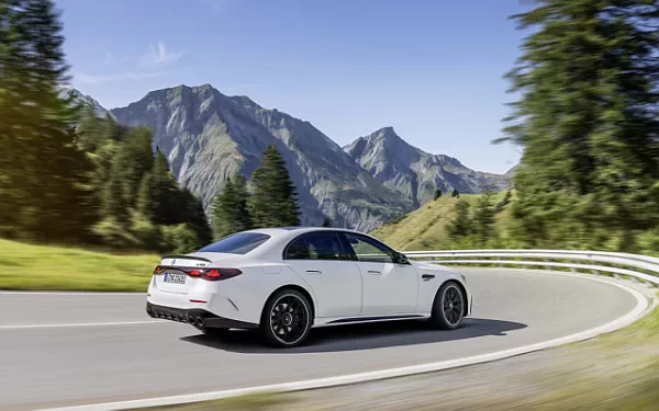   Mercedes-AMG E 53 HYBRID 4MATIC+ - 2024