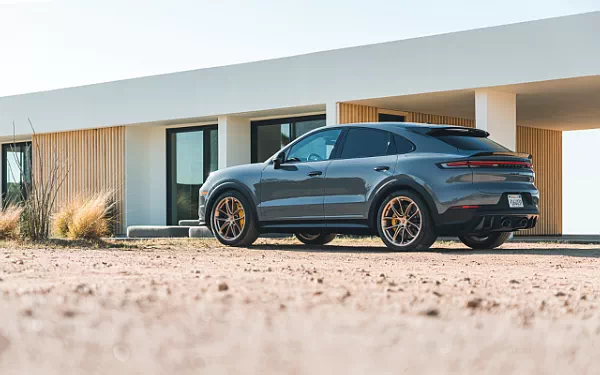   Porsche Cayenne Turbo GT US-spec - 2023