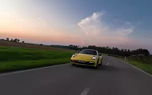   Porsche 911 Carrera Coupe (Racing Yellow) - 2019