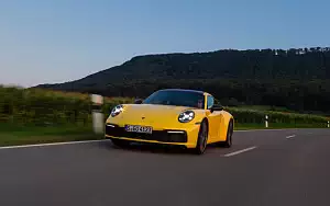   Porsche 911 Carrera Coupe (Racing Yellow) - 2019