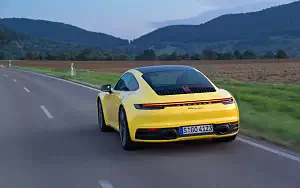   Porsche 911 Carrera Coupe (Racing Yellow) - 2019
