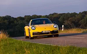   Porsche 911 Carrera Coupe (Racing Yellow) - 2019