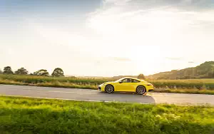   Porsche 911 Carrera Coupe (Racing Yellow) - 2019