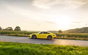   Porsche 911 Carrera Coupe (Racing Yellow) - 2019
