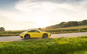   Porsche 911 Carrera Coupe (Racing Yellow) - 2019