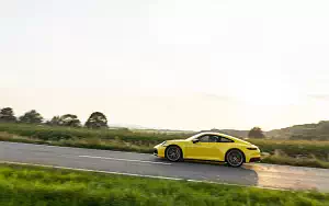   Porsche 911 Carrera Coupe (Racing Yellow) - 2019