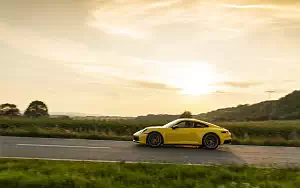   Porsche 911 Carrera Coupe (Racing Yellow) - 2019