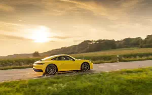   Porsche 911 Carrera Coupe (Racing Yellow) - 2019