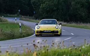   Porsche 911 Carrera Coupe (Racing Yellow) - 2019