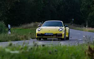   Porsche 911 Carrera Coupe (Racing Yellow) - 2019