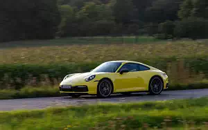  Porsche 911 Carrera Coupe (Racing Yellow) - 2019